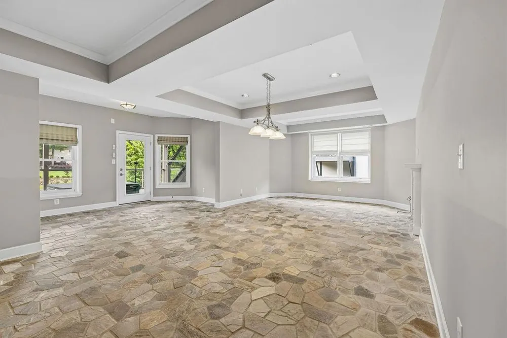 5343 Lake View Club Dunwoody, GA 30338