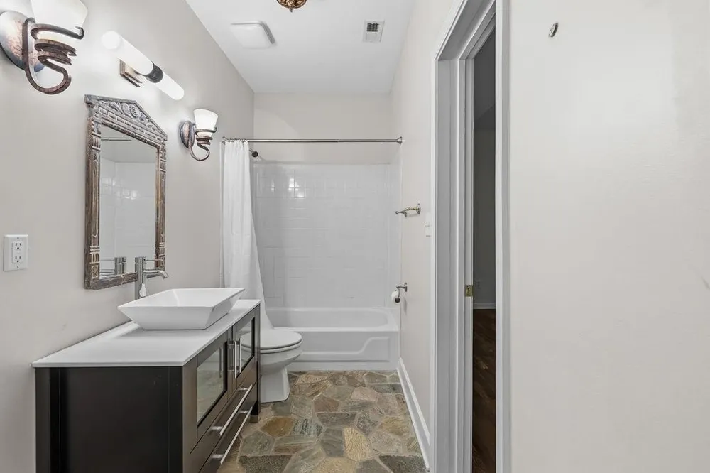 5343 Lake View Club Dunwoody, GA 30338