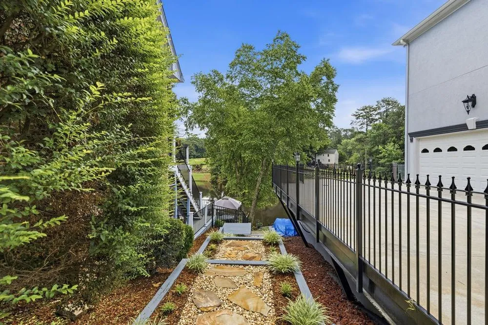 5343 Lake View Club Dunwoody, GA 30338