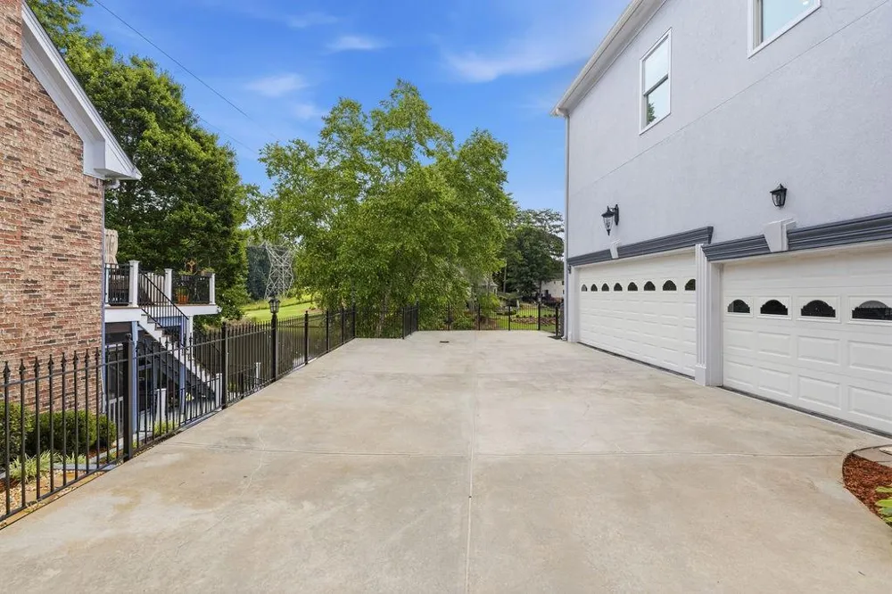 5343 Lake View Club Dunwoody, GA 30338