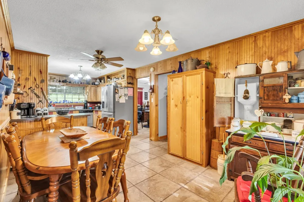 711 County Road 554 Kirbyville, TX 75956