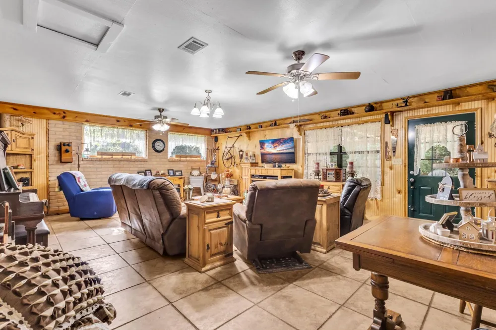 711 County Road 554 Kirbyville, TX 75956