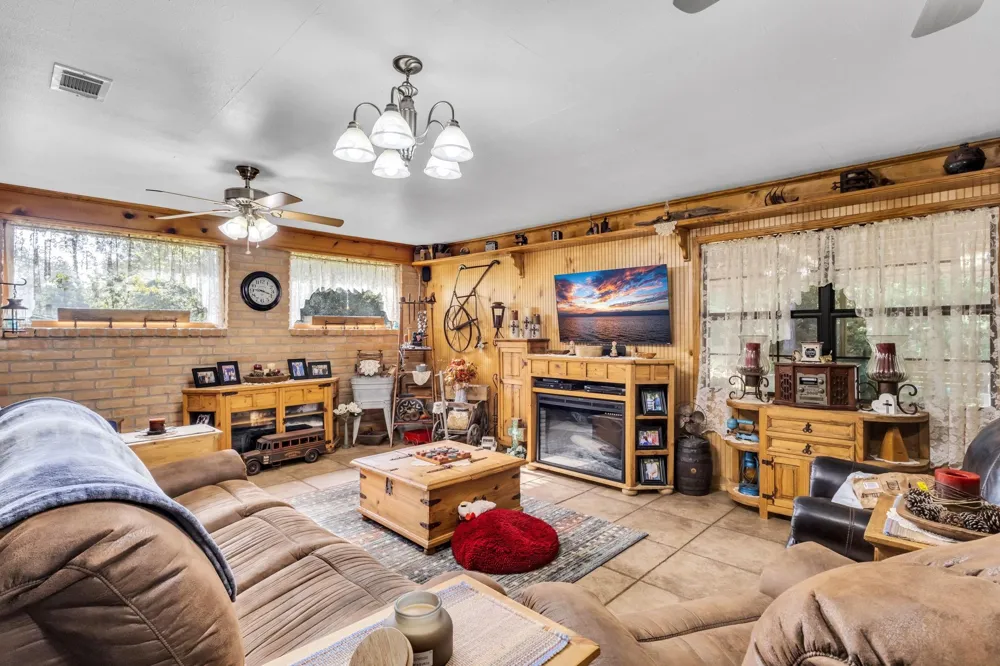 711 County Road 554 Kirbyville, TX 75956