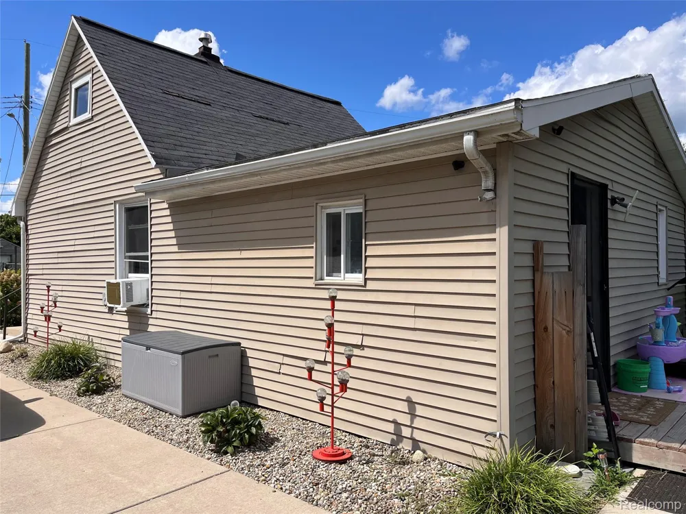 2308 Rheamount Avenue Lansing City, MI 48906