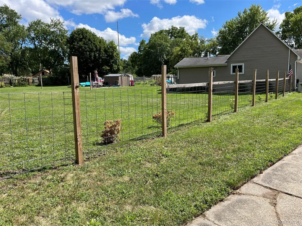 2308 Rheamount Avenue Lansing City, MI 48906