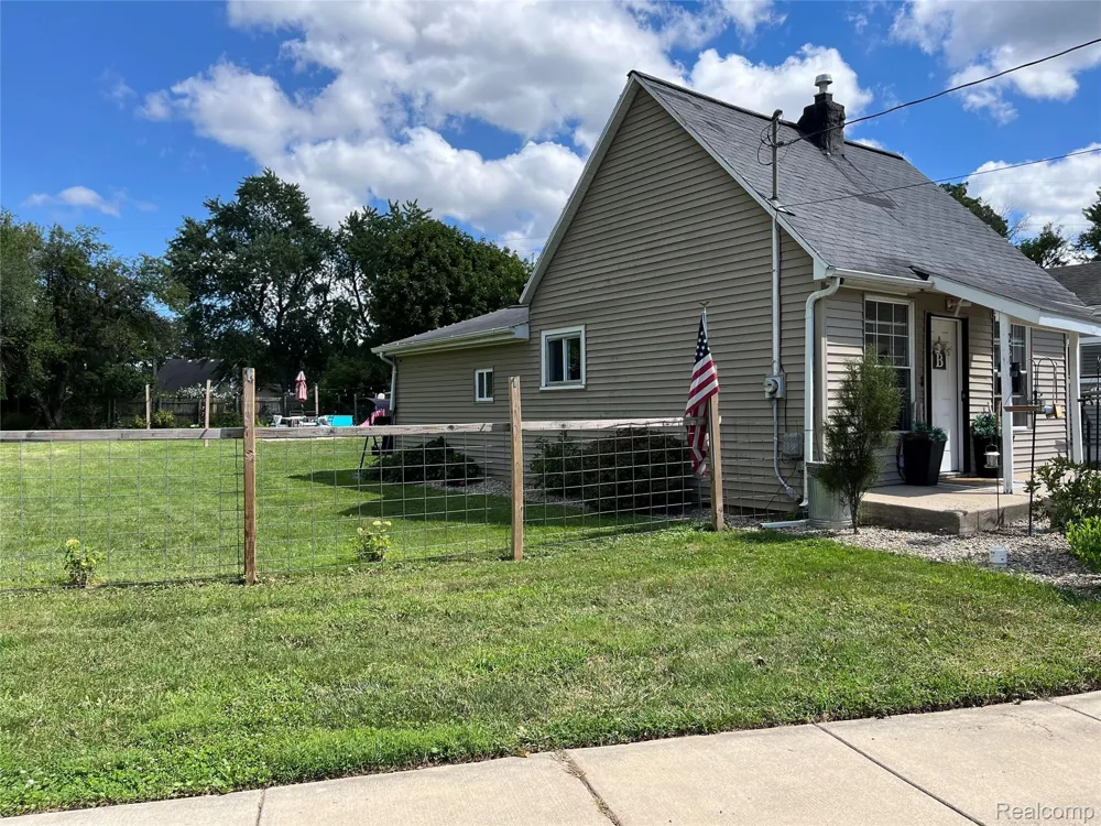 2308 Rheamount Avenue Lansing City, MI 48906