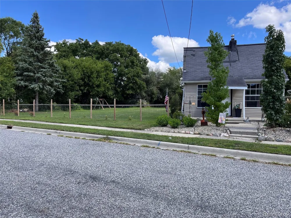 2308 Rheamount Avenue Lansing City, MI 48906