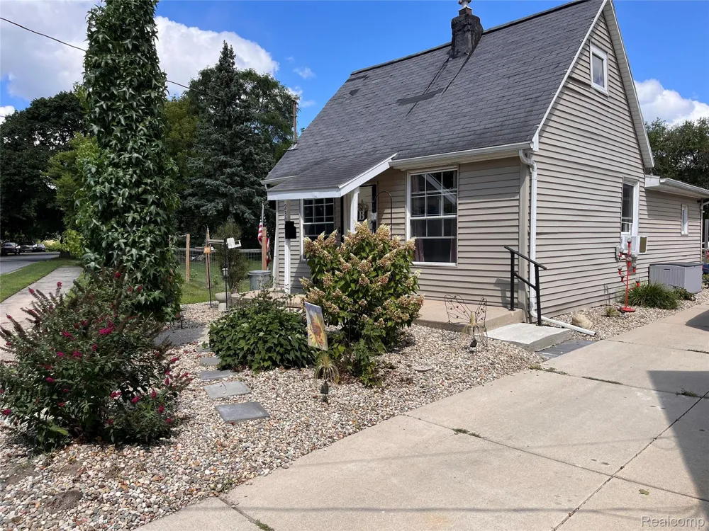 2308 Rheamount Avenue Lansing City, MI 48906