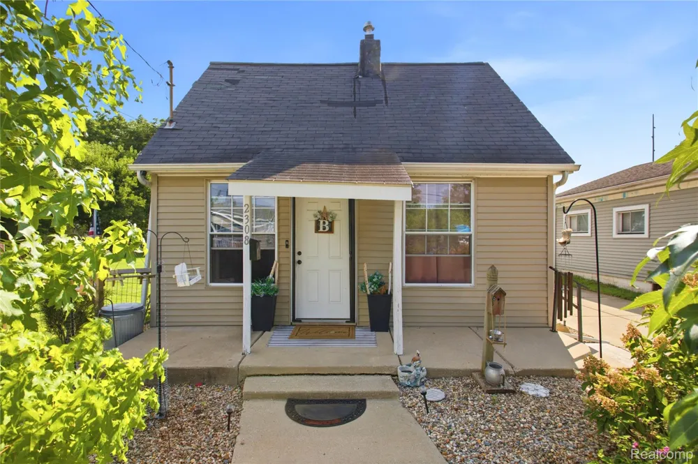 2308 Rheamount Avenue Lansing City, MI 48906
