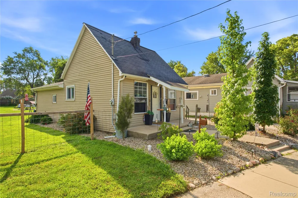 2308 Rheamount Avenue Lansing City, MI 48906