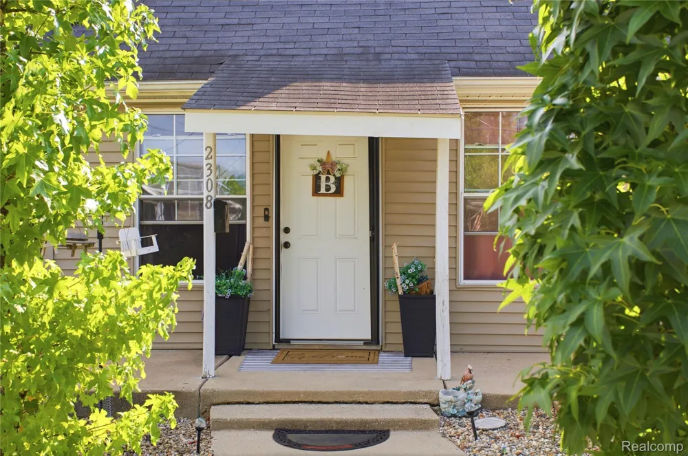 2308 Rheamount Avenue Lansing City, MI 48906