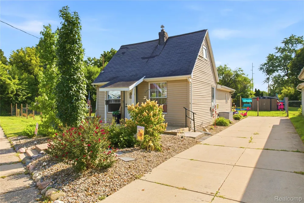 2308 Rheamount Avenue Lansing City, MI 48906