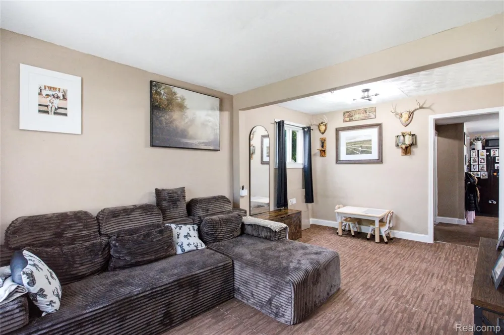 2308 Rheamount Avenue Lansing City, MI 48906