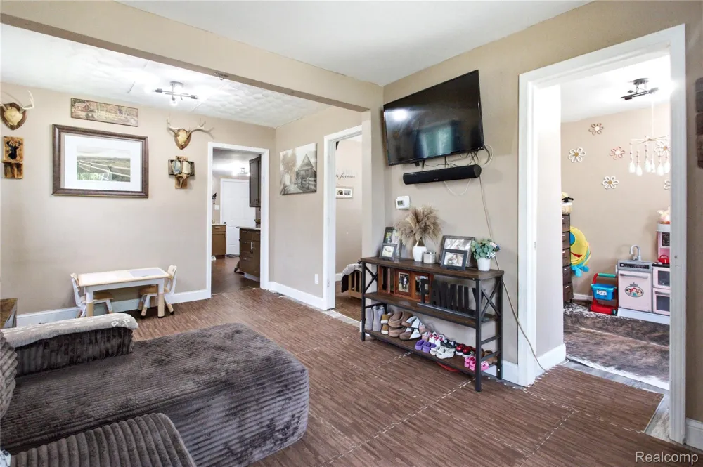 2308 Rheamount Avenue Lansing City, MI 48906