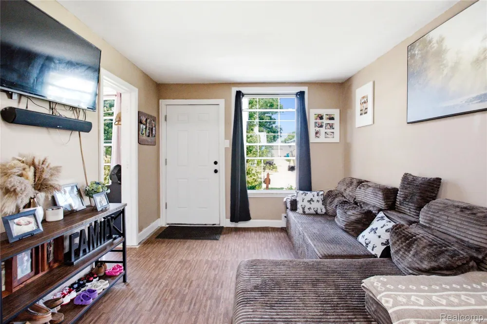 2308 Rheamount Avenue Lansing City, MI 48906