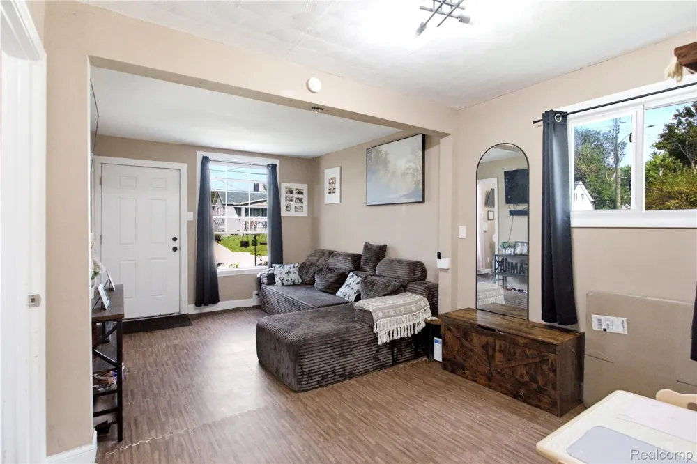 2308 Rheamount Avenue Lansing City, MI 48906