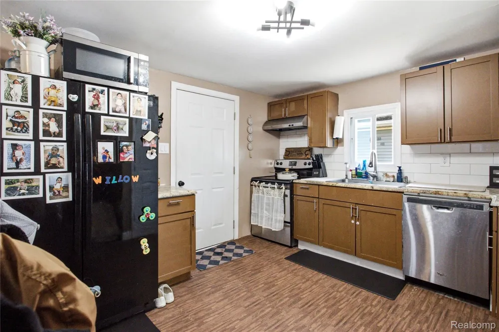 2308 Rheamount Avenue Lansing City, MI 48906