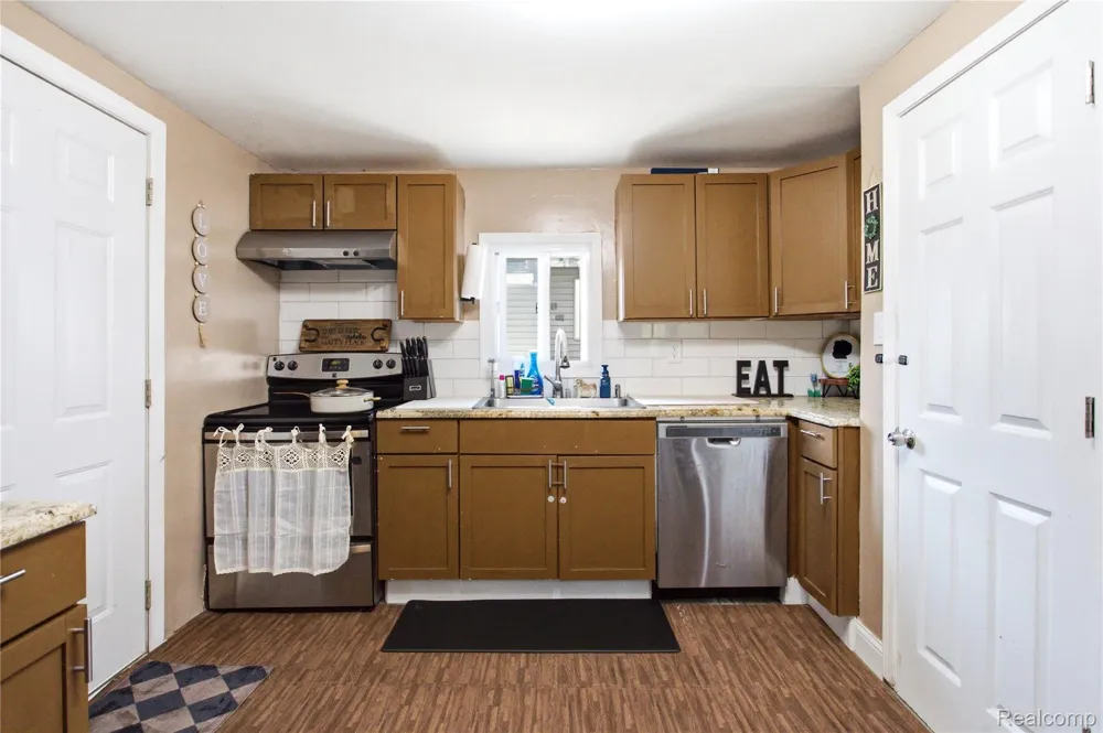 2308 Rheamount Avenue Lansing City, MI 48906