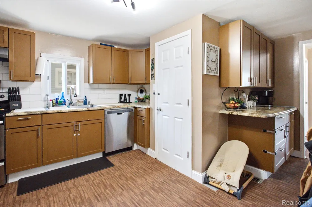 2308 Rheamount Avenue Lansing City, MI 48906