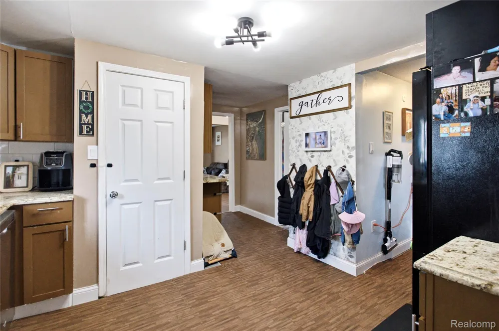 2308 Rheamount Avenue Lansing City, MI 48906