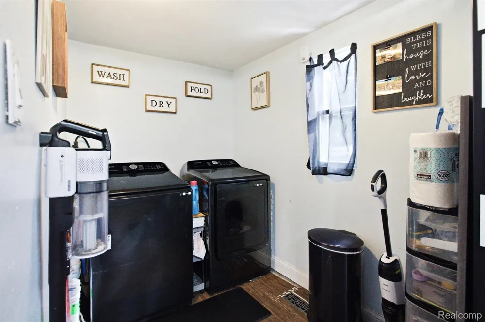 2308 Rheamount Avenue Lansing City, MI 48906