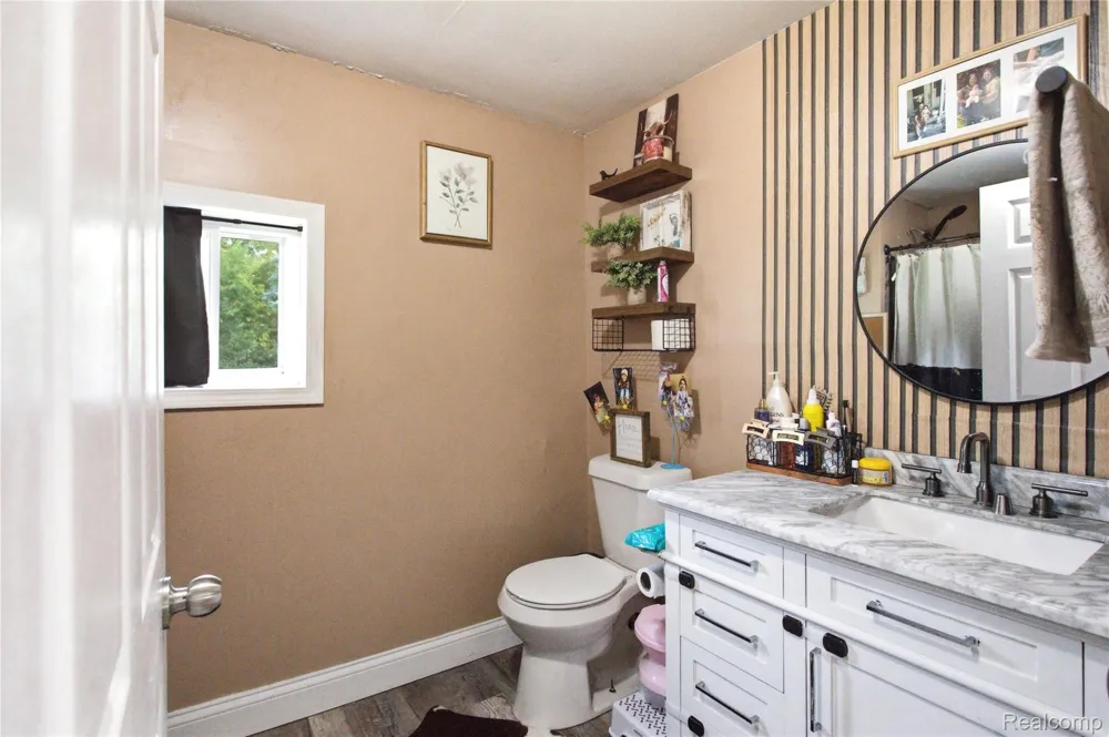 2308 Rheamount Avenue Lansing City, MI 48906