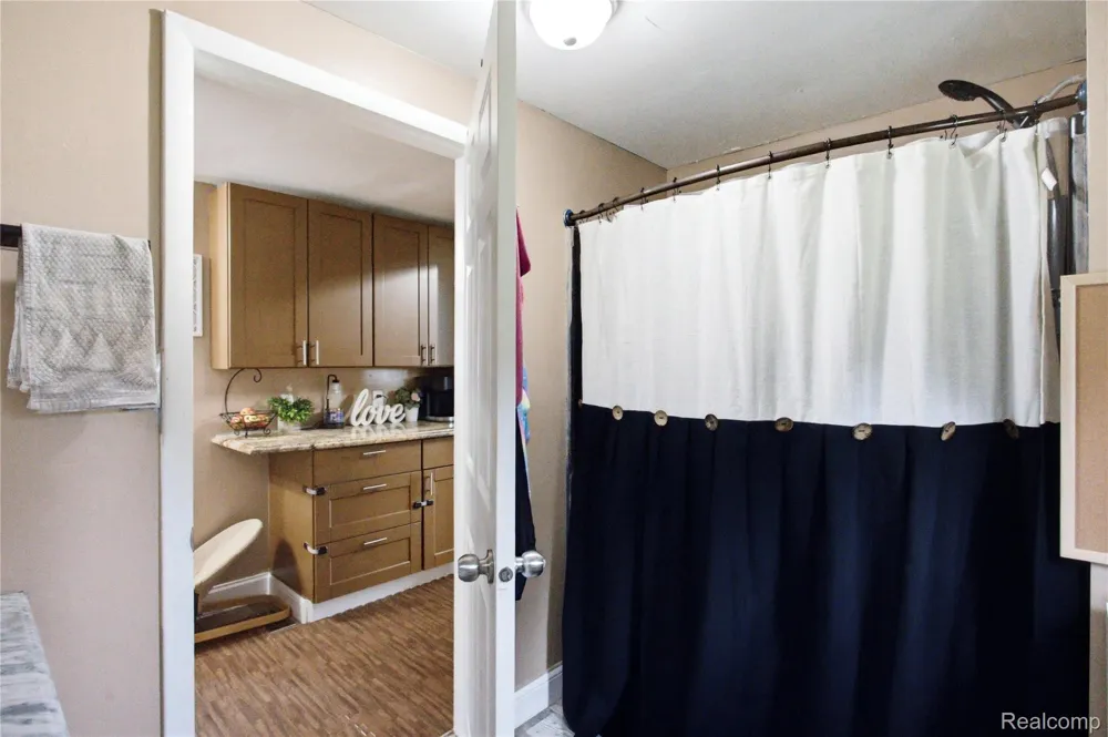 2308 Rheamount Avenue Lansing City, MI 48906