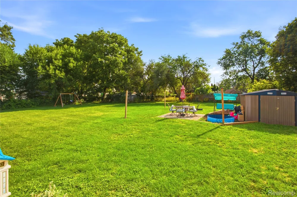 2308 Rheamount Avenue Lansing City, MI 48906