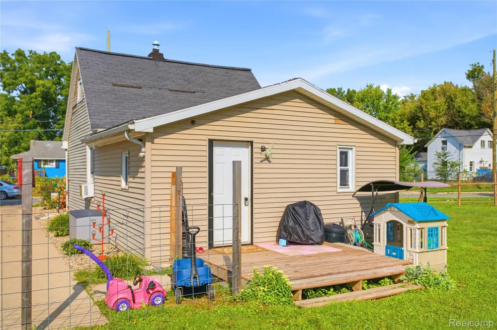 2308 Rheamount Avenue Lansing City, MI 48906