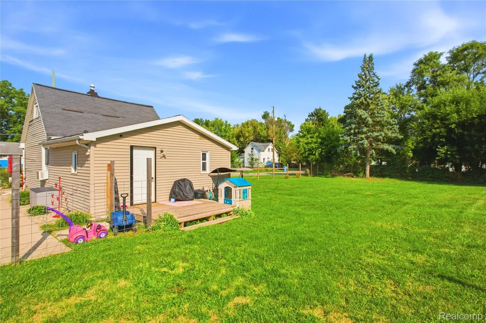 2308 Rheamount Avenue Lansing City, MI 48906