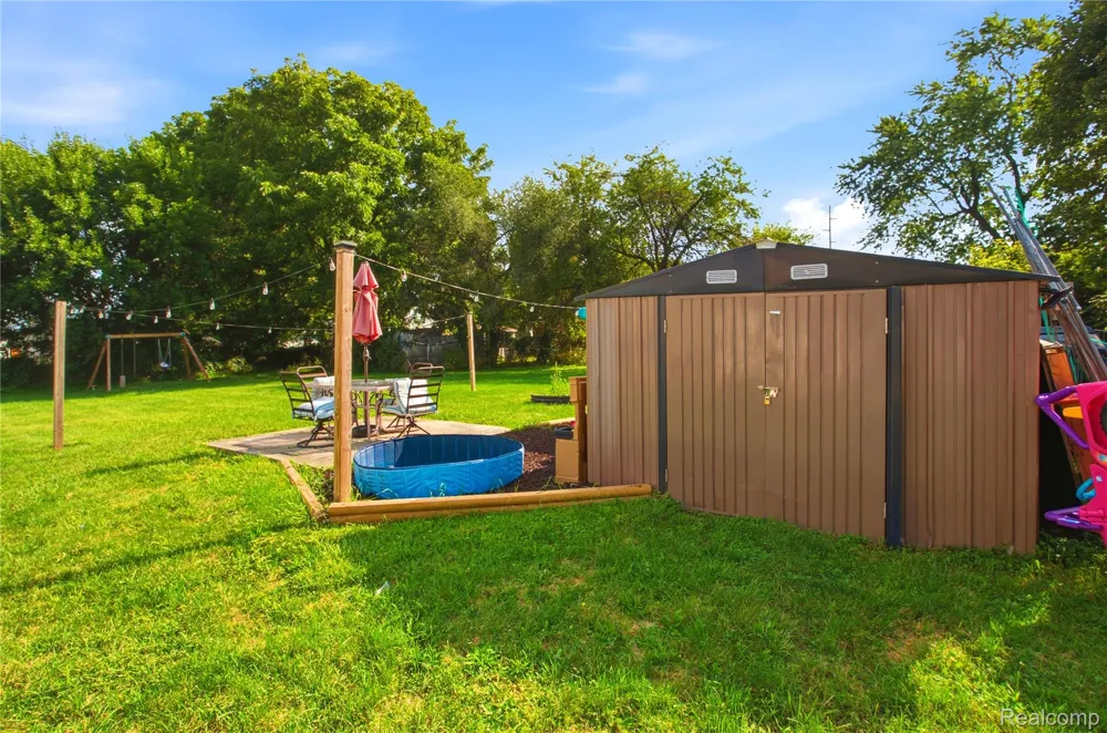 2308 Rheamount Avenue Lansing City, MI 48906