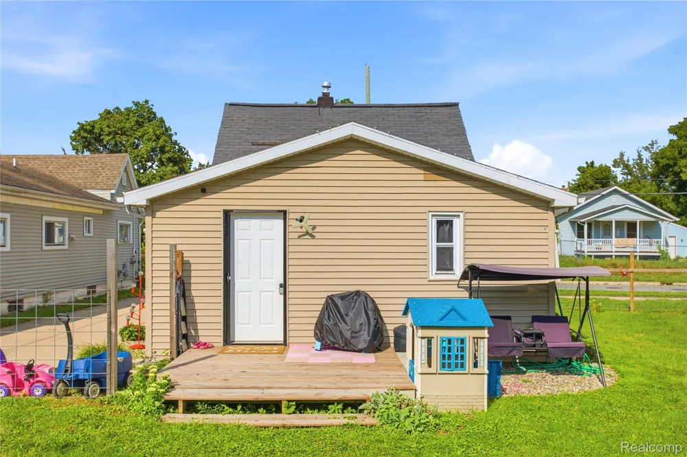 2308 Rheamount Avenue Lansing City, MI 48906