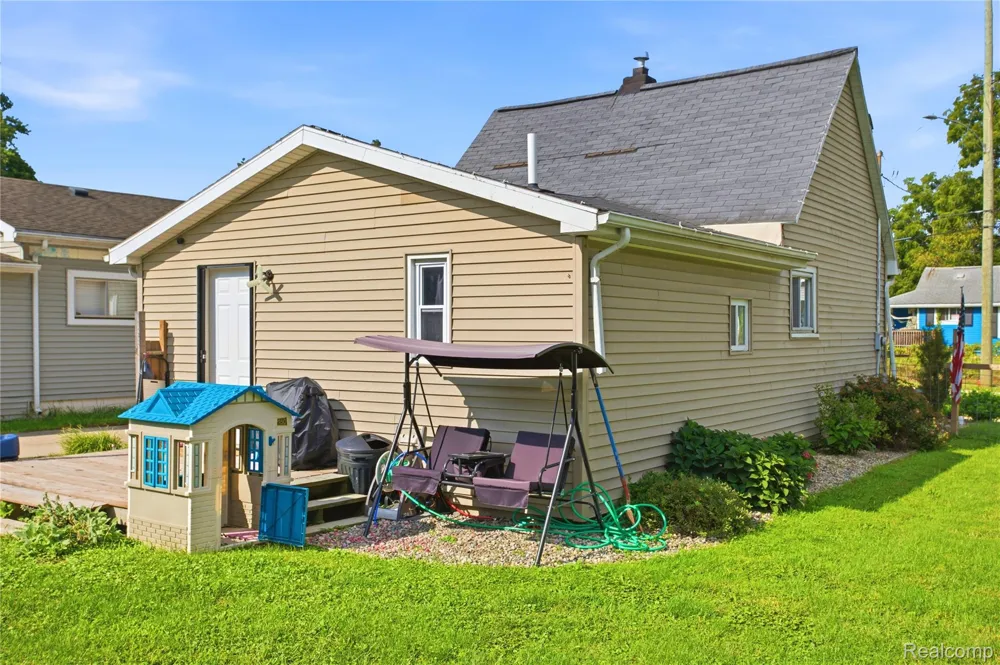 2308 Rheamount Avenue Lansing City, MI 48906