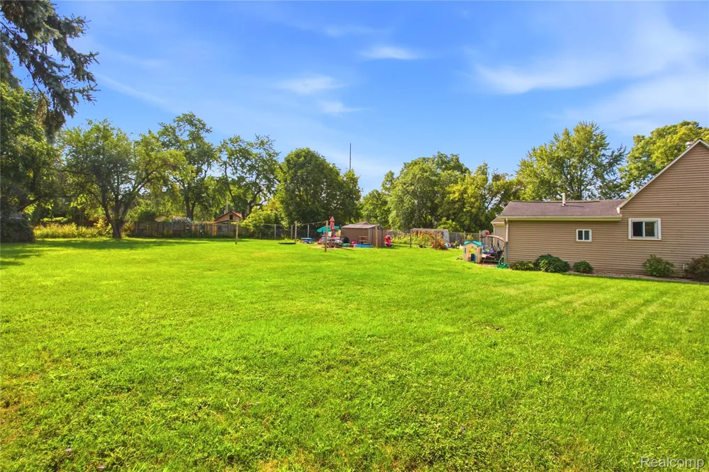 2308 Rheamount Avenue Lansing City, MI 48906