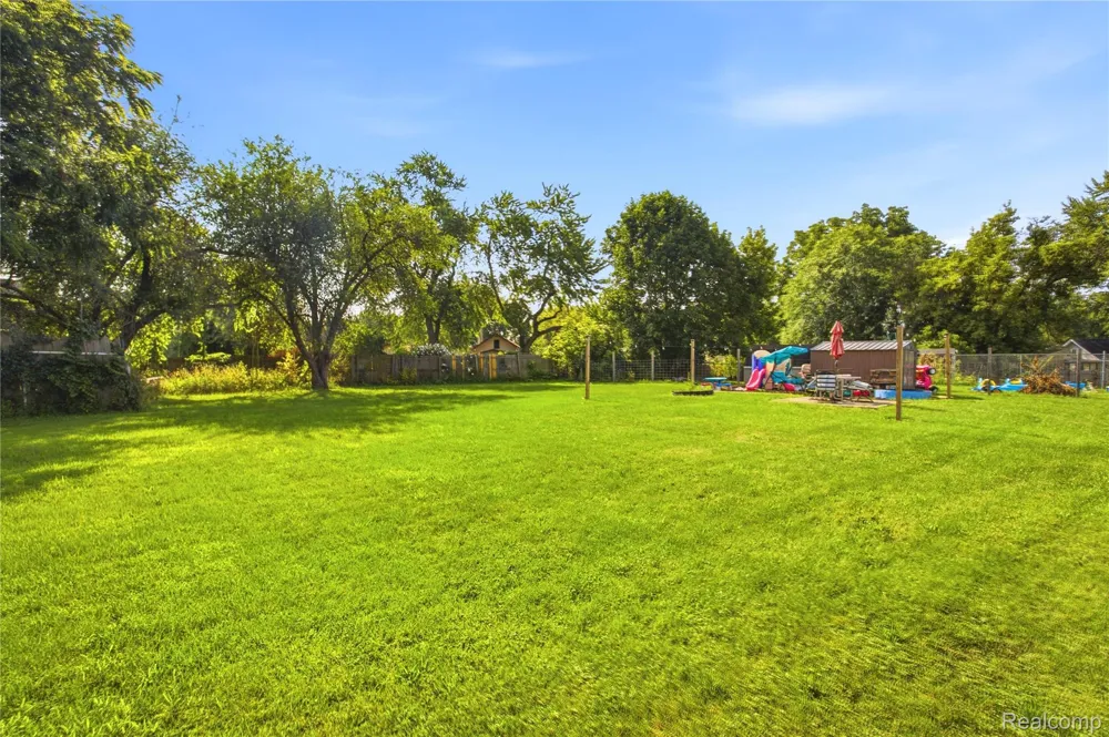 2308 Rheamount Avenue Lansing City, MI 48906