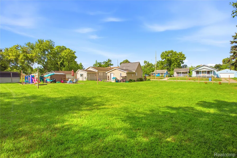2308 Rheamount Avenue Lansing City, MI 48906