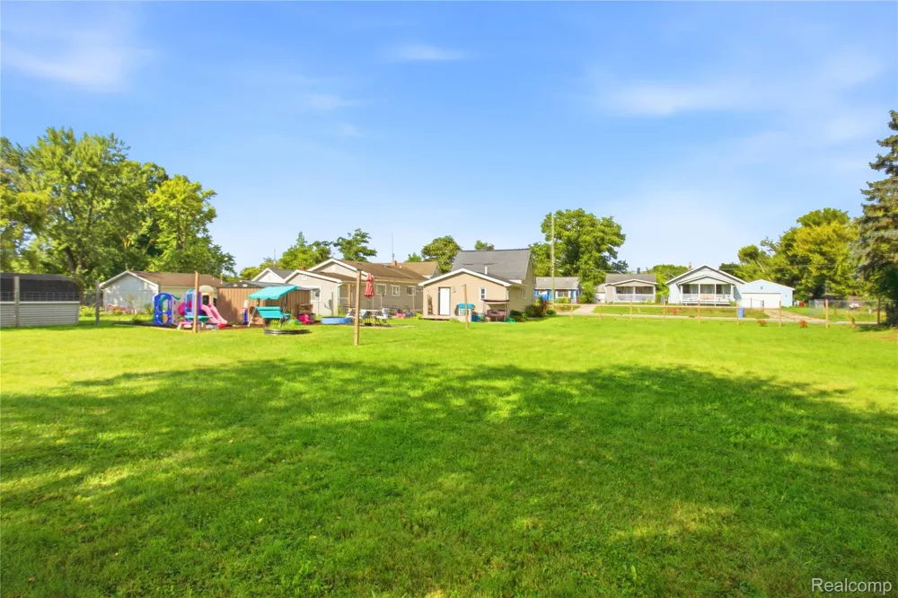 2308 Rheamount Avenue Lansing City, MI 48906