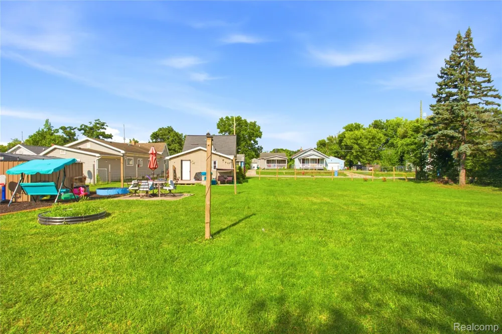 2308 Rheamount Avenue Lansing City, MI 48906