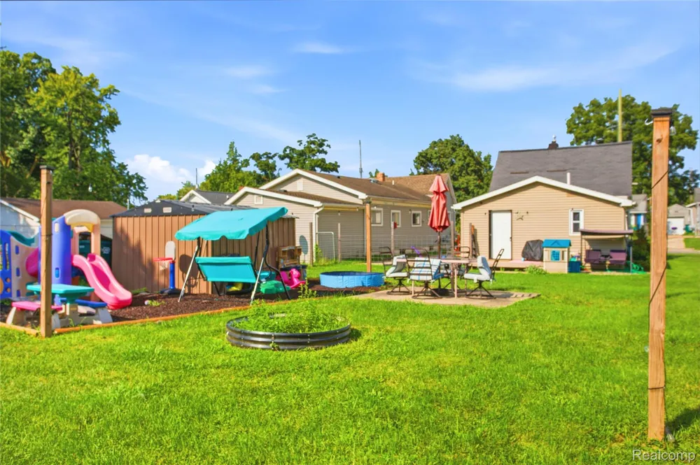 2308 Rheamount Avenue Lansing City, MI 48906