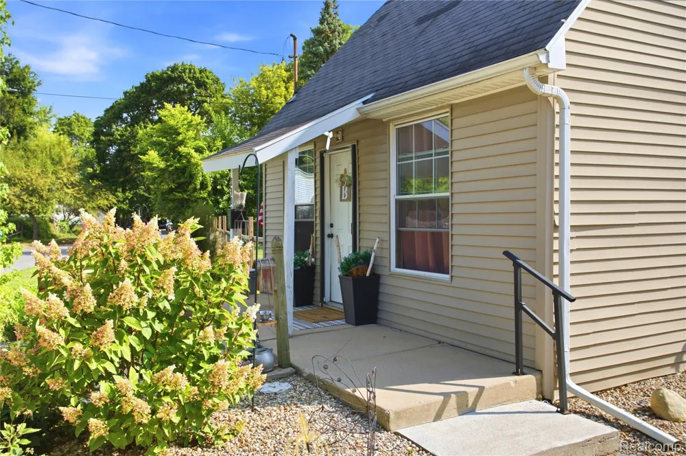2308 Rheamount Avenue Lansing City, MI 48906