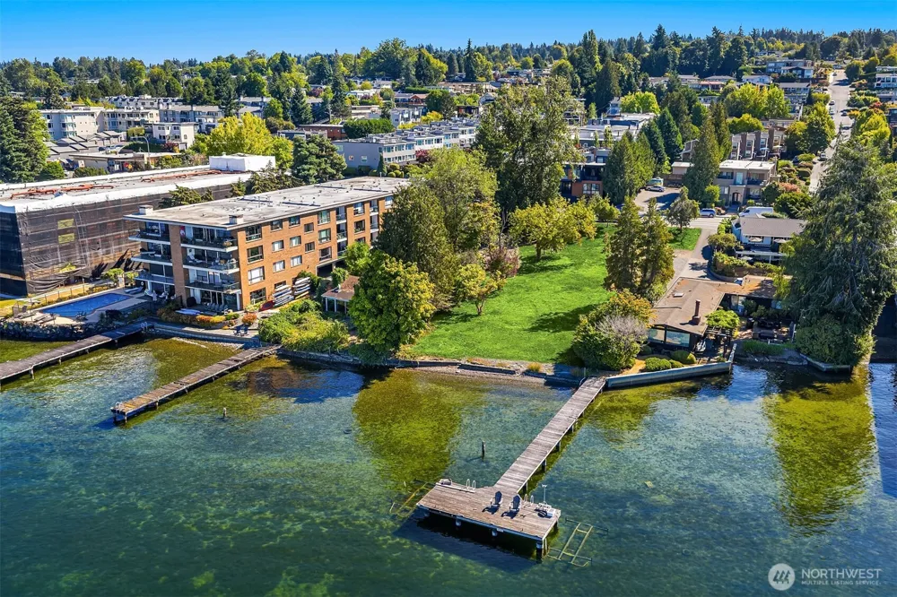 6211 Lake Washington Boulevard NE Kirkland, WA 98033