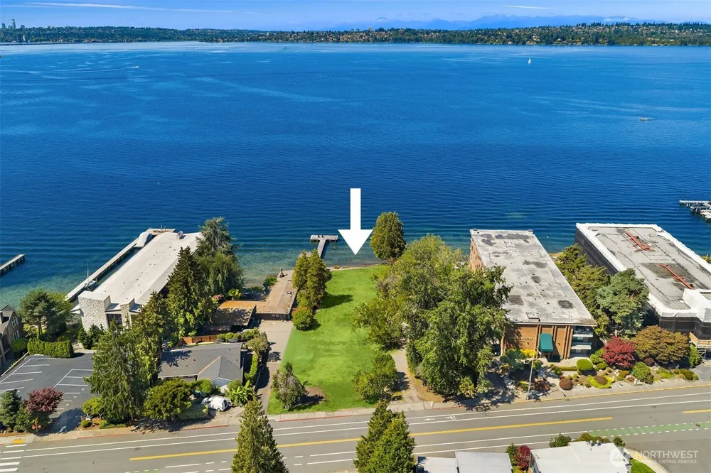 6211 Lake Washington Boulevard NE Kirkland, WA 98033