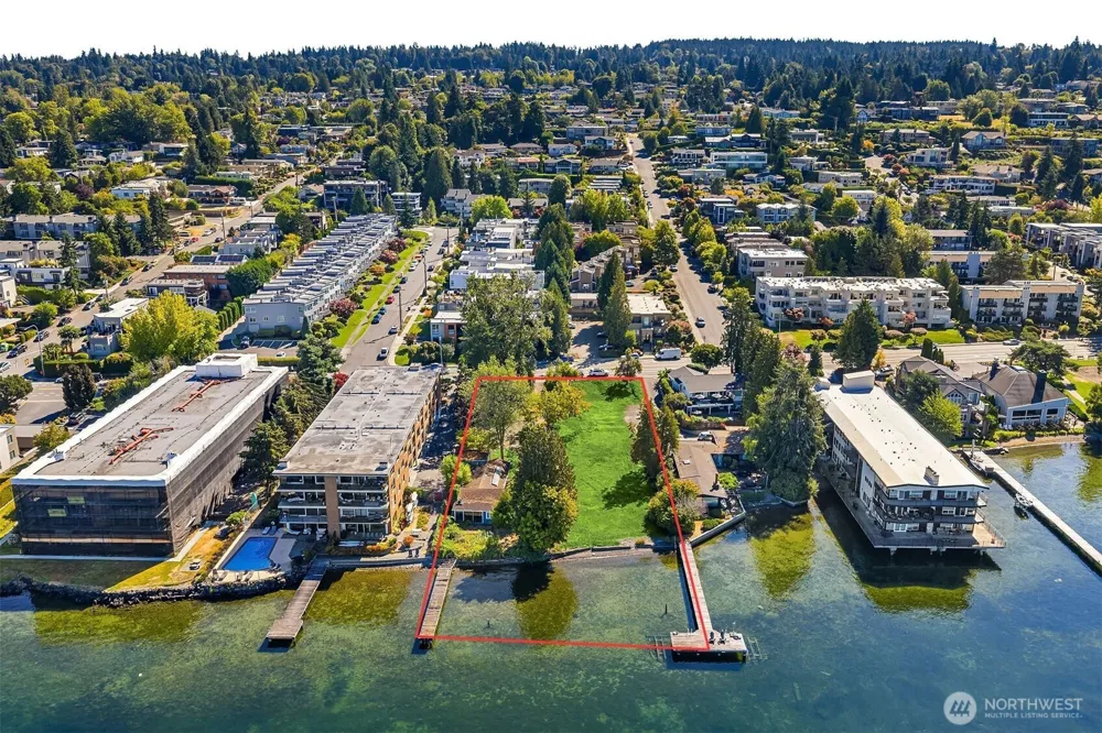 6211 Lake Washington Boulevard NE Kirkland, WA 98033