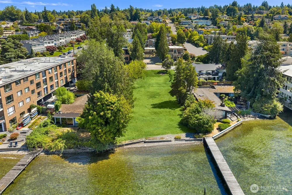 6211 Lake Washington Boulevard NE Kirkland, WA 98033