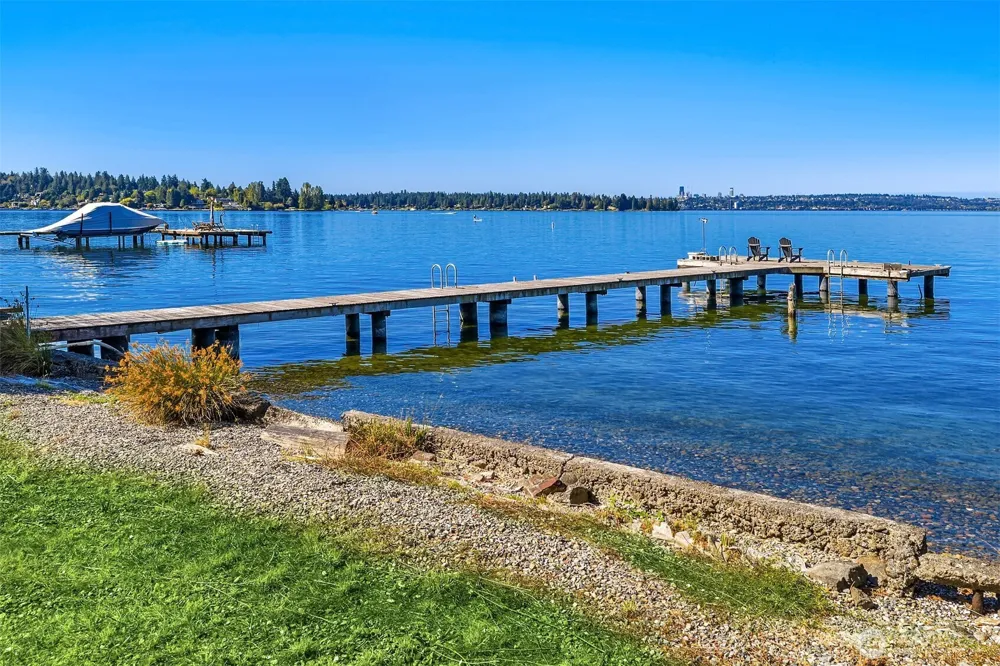 6211 Lake Washington Boulevard NE Kirkland, WA 98033