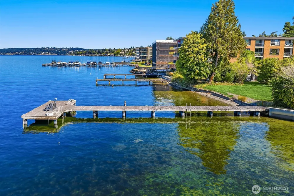 6211 Lake Washington Boulevard NE Kirkland, WA 98033