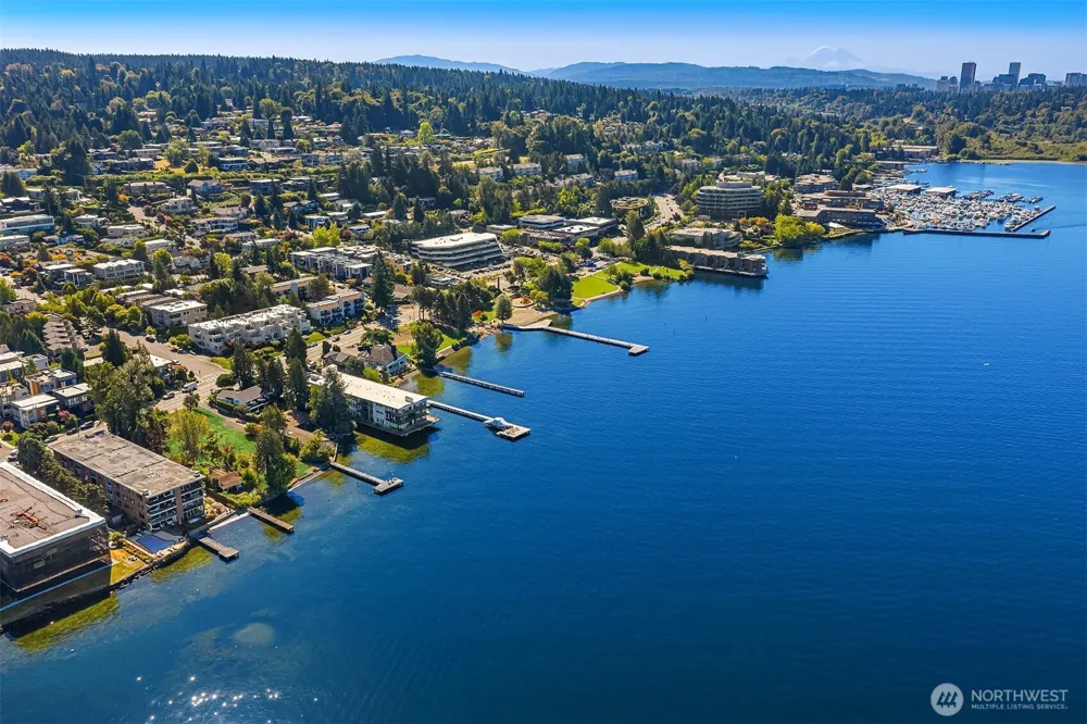 6211 Lake Washington Boulevard NE Kirkland, WA 98033