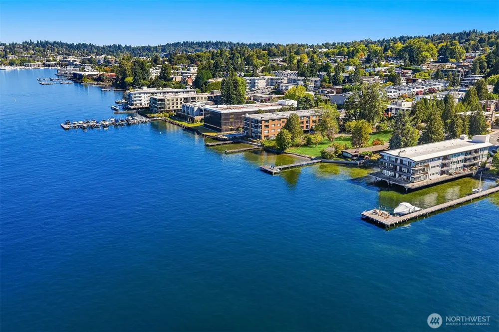 6211 Lake Washington Boulevard NE Kirkland, WA 98033