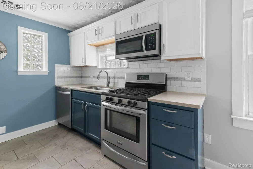 23152 Tawas Avenue Hazel Park City, MI 48030