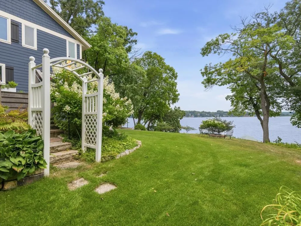 1310 Spruce Place Orono, MN 55364